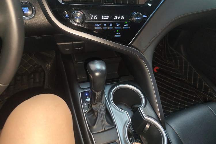 Used Toyota Camry 2021 2.0G Luxury Edition Gear Lever