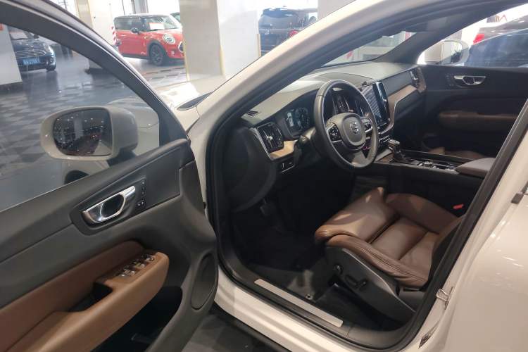 Used Volvo XC60 2021 T5 4x4 Smart Luxury Edition
