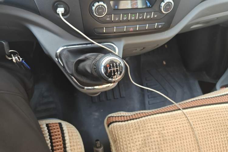 Used Foton Toano 2023 Joy Elephant Multi-Function 2.0T Manual Long-Wheelbase Mid-Roof Model with Single Rear Tire Available in 5/6/7/9-Seater Configurations
