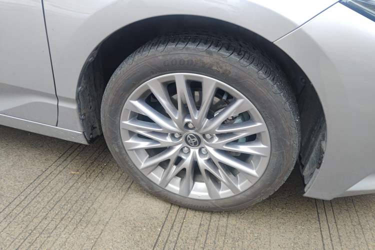 Used Toyota Avalon 2024 Dual-Engine 2.5L XLE Premium Edition