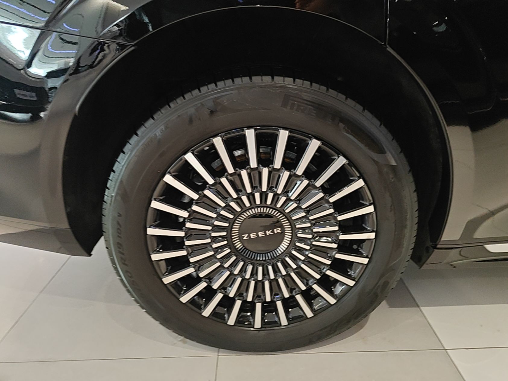 Zeekr 009 2024 7-Seater Walk-Through Version Four-Wheel Drive 108 kWh — снимка 11
