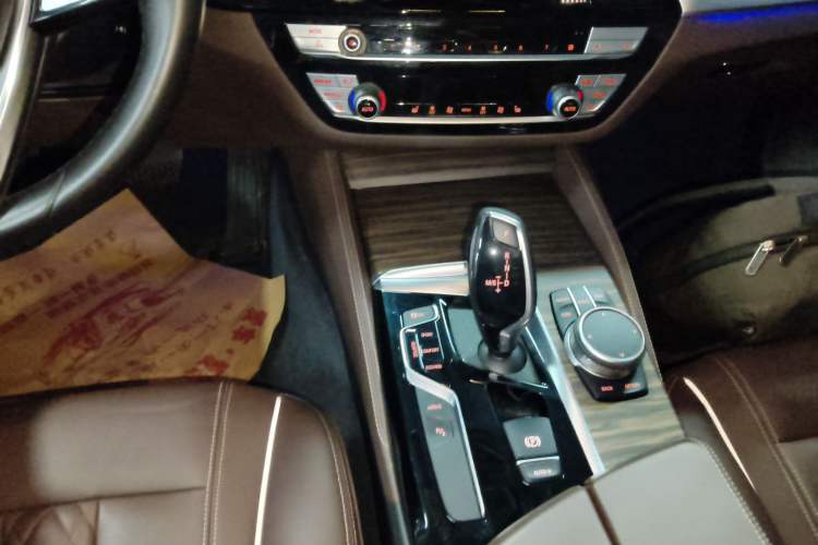 Used BMW 5 Series New Energy 2020 Mileage Upgrade Version 530Le Luxury Package Gear Lever