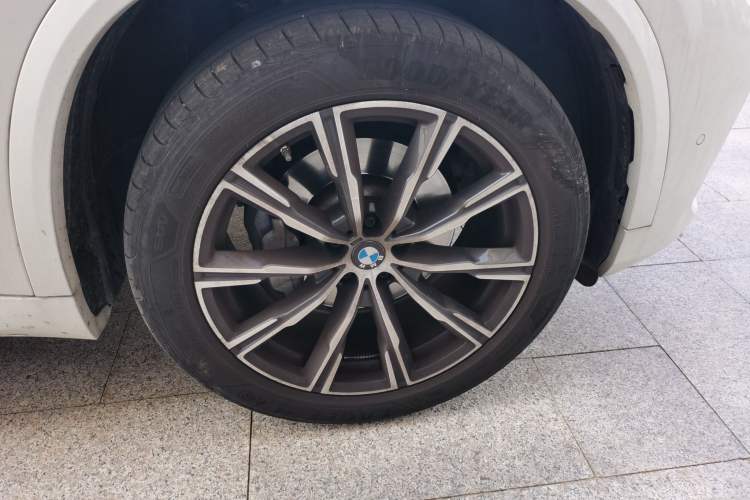 Used BMW X5 2022 xDrive 30Li Luxury M Sport Package
