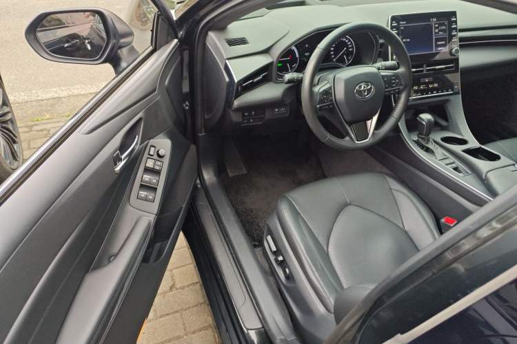 Used Toyota Avalon 2019 Dual-Engine 2.5L Luxury Edition China VI Standard