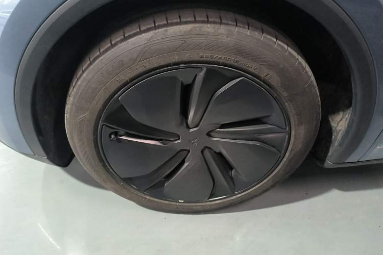 Used Tesla Model Y 2025 Rear-Wheel-Drive Version
