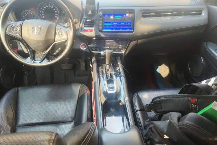 Used Honda Vezel 2017 1.8L CVT Two-Wheel Drive Luxury Model Center Console