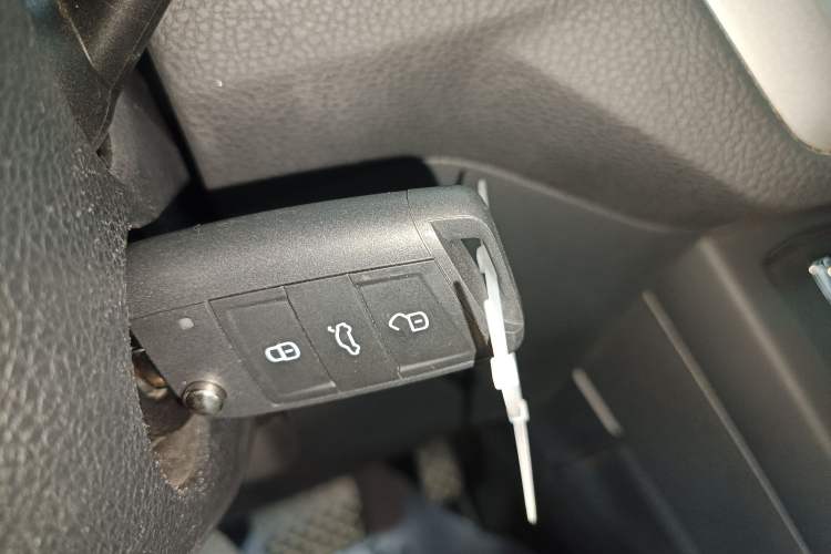 Used Volkswagen Touran 2016 Touran L 280TSI DSG Style Edition Vehicle Key