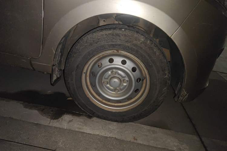 Used Wuling Rongguang V 2016 1.2L Practical Model Non-Power-Assisted Right Front Wheel Hub