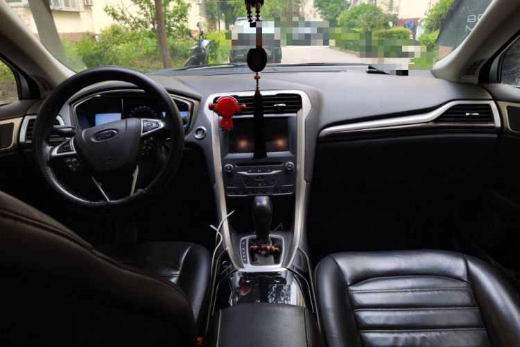 Used Ford Mondeo 2013 2.0L GTDi 200 Luxury Model Center Console