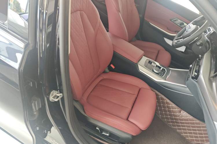 Used BMW 3 Series 2025 330Li M Sport Shadowline Package Right Front Seat
