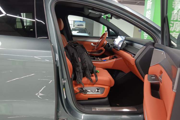 Used BYD Tang L 2025 DM 200KM Four-Wheel Drive LiDAR Flagship Model Right Front Seat