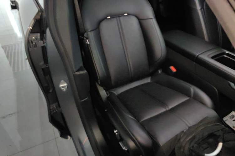 Used Zeekr 7X 2025 100 kWh Long-Range Rear-Wheel Drive with Intelligent Driving Features
