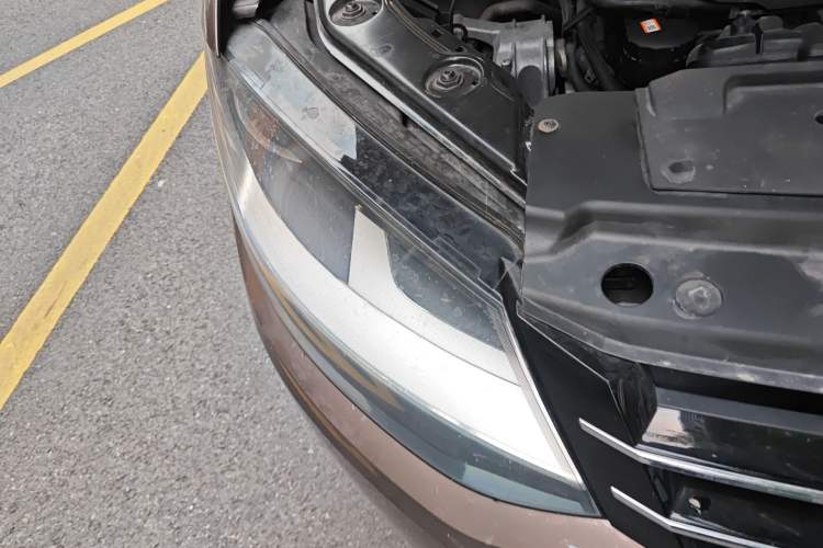 Used Volkswagen Sharan 2013 1.8TSI Comfort Model Euro IV Right Front Headlight