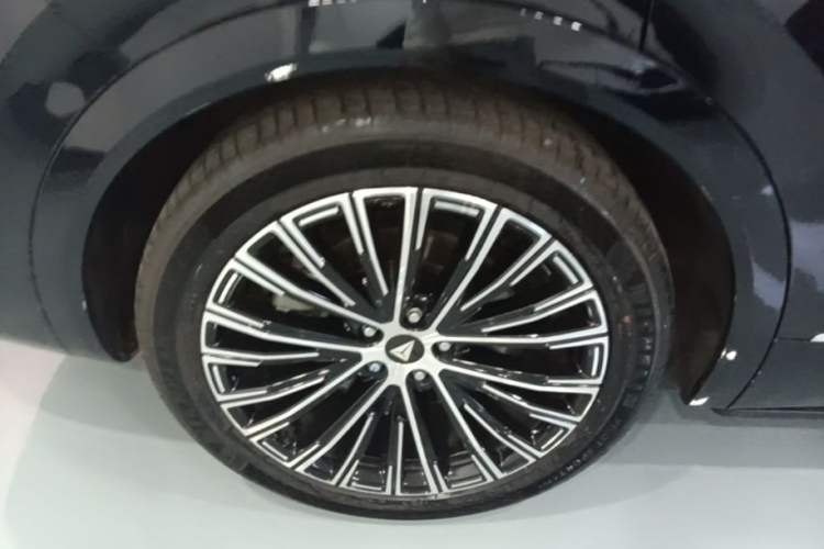 Used Deepal S09 2025 Four-Wheel Drive Ultra+ Custom Edition
