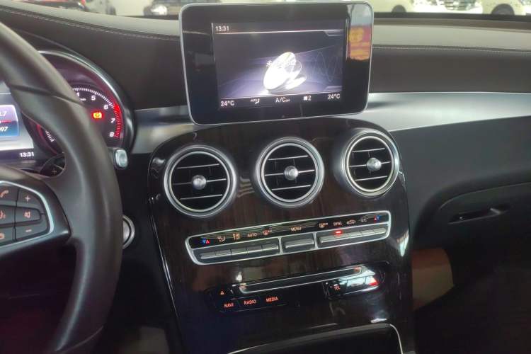 Used Mercedes-Benz GLC 2018 GLC 260 4MATIC Luxury Model
