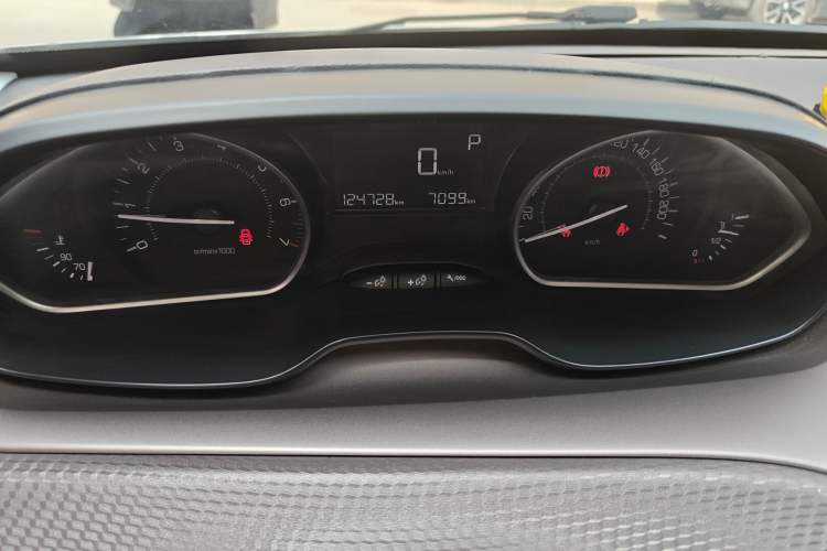 Used Peugeot 2008 2015 1.6THP Roland Garros Edition Instrument Cluster