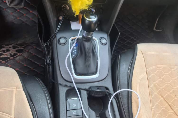 Used Hyundai ENCINO 2018 1.6T Dual-Clutch Zhilian Edition China V Standard Gear Lever