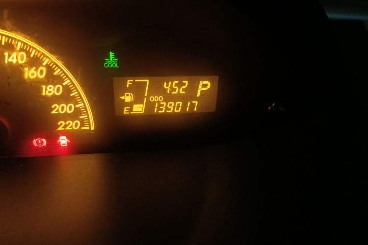 Used Toyota Yaris 2011 1.6G Automatic Xuan Dong Edition Odometer Close Up