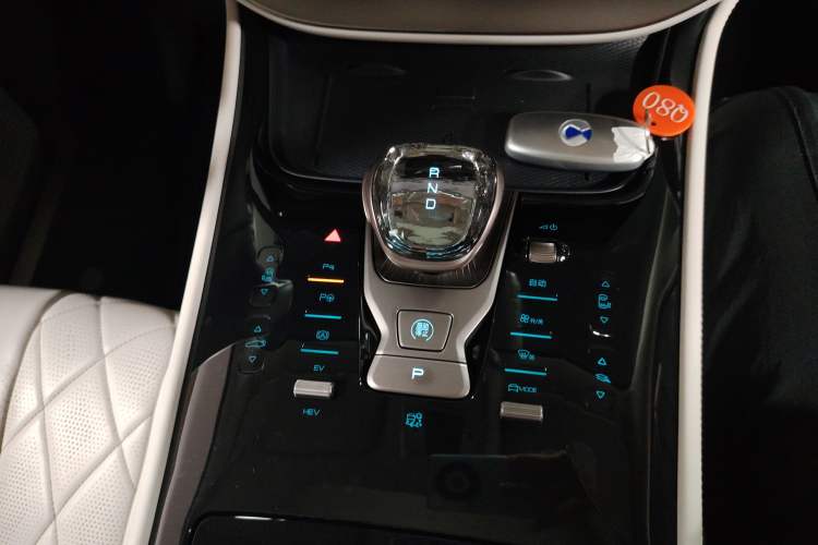 Used Denza D9 2022 DM-i 970 Four-Wheel Drive Flagship Model
