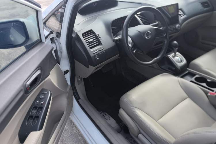 Used CIIMO 2015 1.8L Automatic Comfort Edition