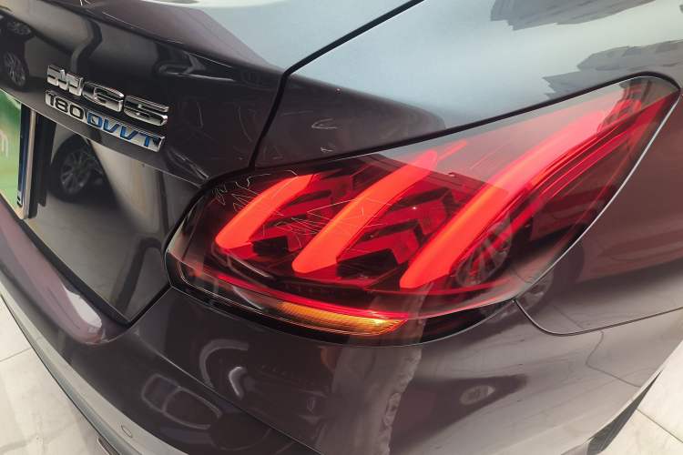 Used MG 5 2022 180 DVVT CVT Youth Luxury Edition
