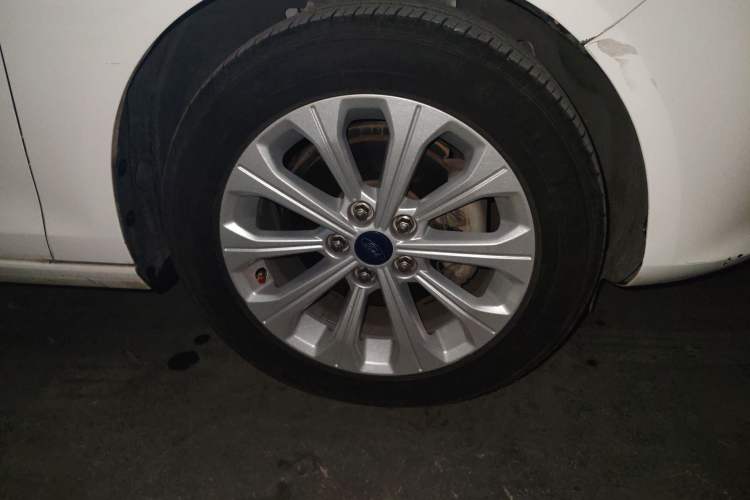 Used Ford Escort 2015 1.5L Automatic Fashion Model
