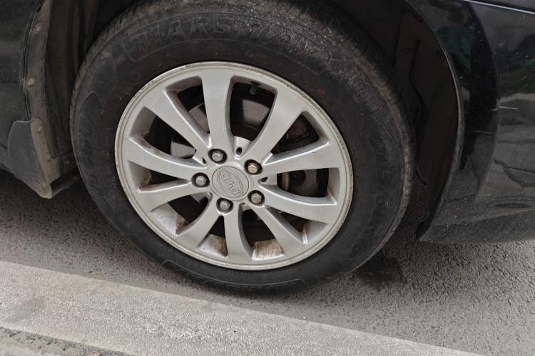 Used BYD G6 2013 2.0L Manual Luxury Version
