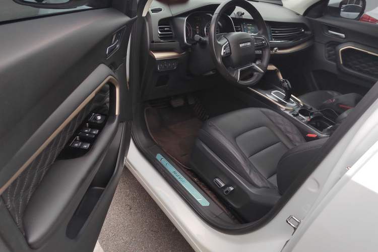 Used Haval H6 2020 1.5 GDIT Automatic Platinum Champion Edition Driver Seat