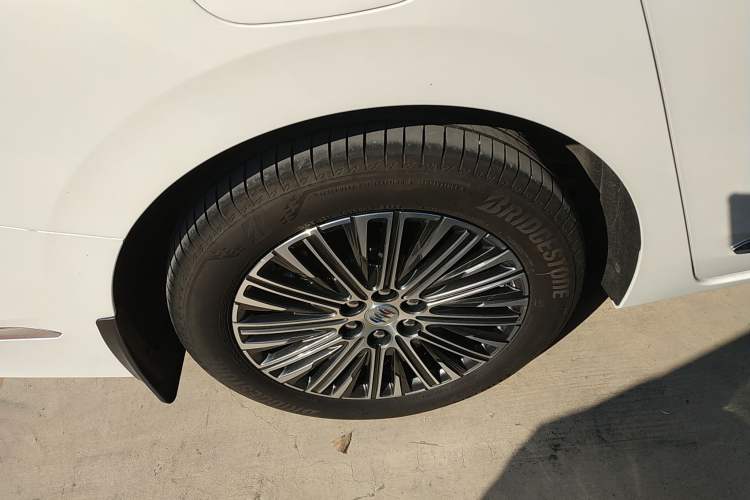 Used Buick GL8 New Energy 2024 Lu Zun Deluxe Edition 7-Seater
