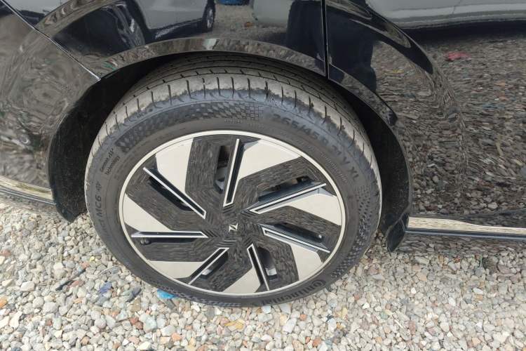 Used Dongfeng eπ eπ008 2024 210Max Range-Extended Version 6 Seats
