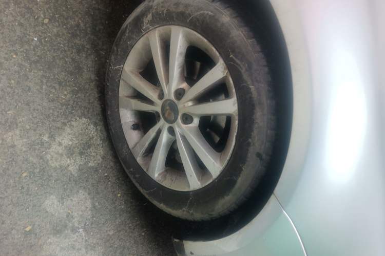 Used Volkswagen Sagitar 2011 1.6L Manual Comfort Version Right Front Wheel Hub