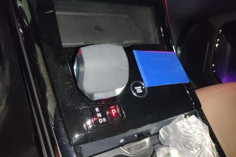 Used Land Rover Range Sport 2024 400PS Dynamic SE Gear Lever