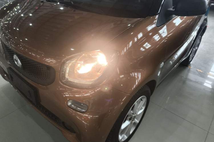 Used smart fortwo 2015 1.0L 52 kW hardtop Dynamic version