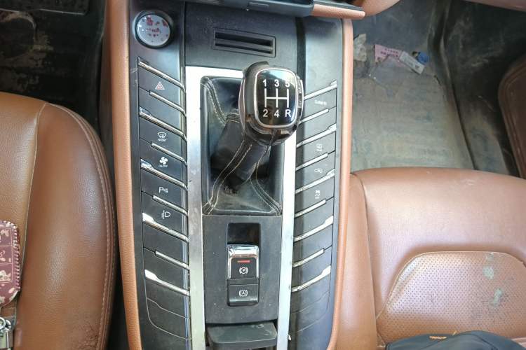 Used Zotye SR9 2017 2.0T Manual "Ultimate Light" Edition Gear Lever