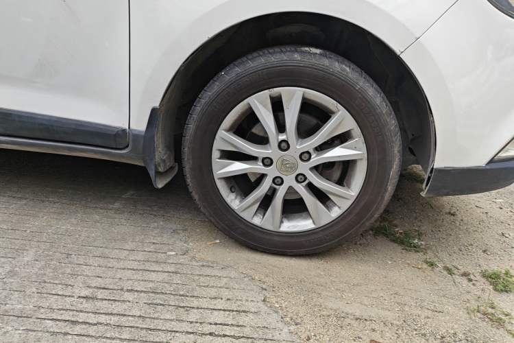 Used Baojun 730 2014 1.5L manual Comfort version 7 seats
