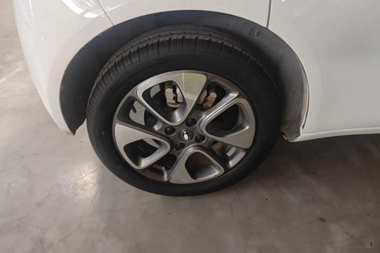 Used ORA White Cat 2022 Upgraded Model 305km Range Luxury Version Lithium-Ion Battery Right Rear Wheel Hub