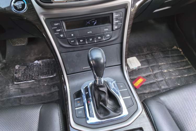 Used Changan Raeton 2014 1.8T Automatic Prestige Anniversary Edition China IV Standard
