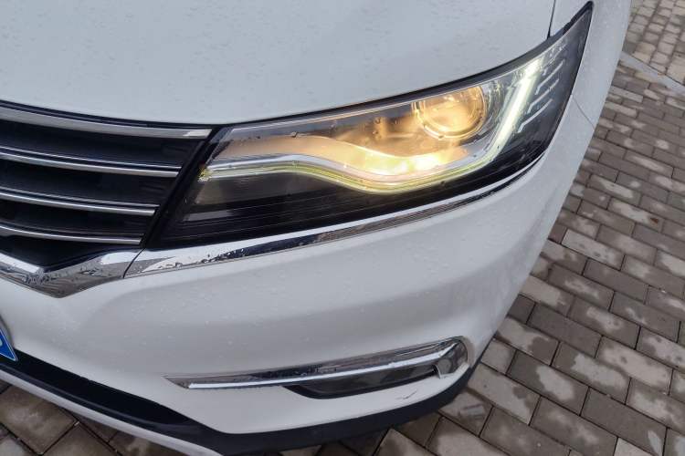 Used Roewe RX5 2018 20T Two-Wheel Drive Automatic Internet Smart Edition
