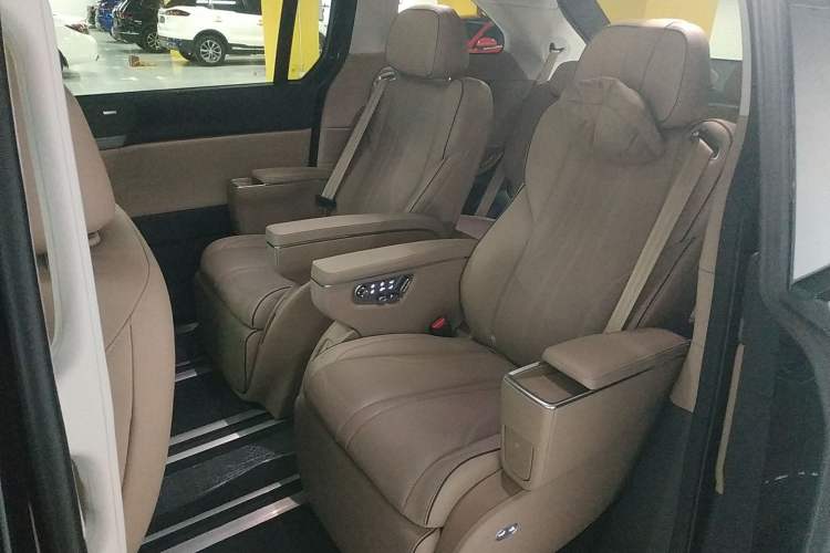 Used XPeng X9 2025 740 Ultra-Long Range Max
