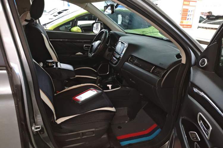 Used Mitsubishi Outlander 2019 2.0L Two-Wheel Drive Comfort Edition 5 Seats China VI Standard