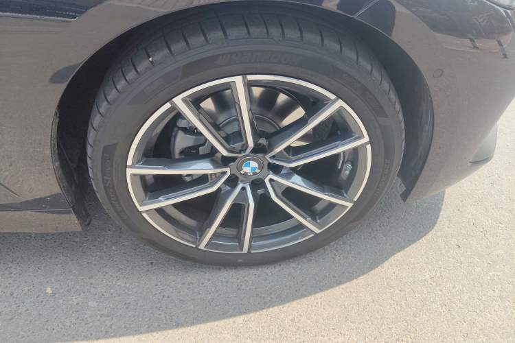Used BMW 3 Series 2025 325Li M Sport Package Right Front Wheel Hub