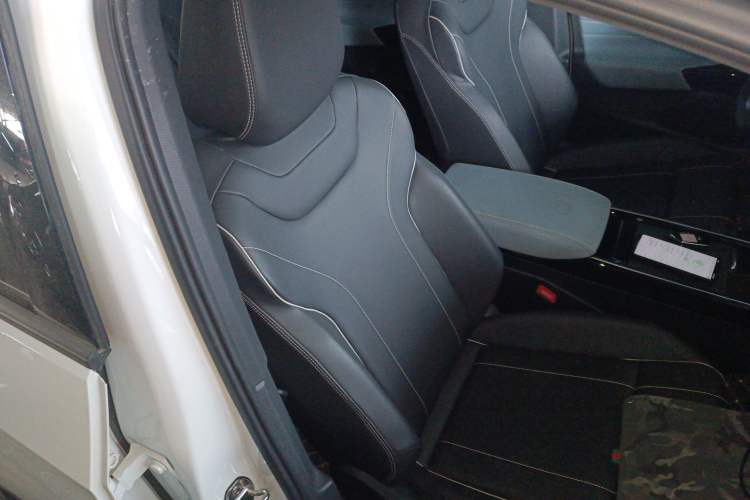 Used Volkswagen ID.4 X 2025 Smart Version Pure & Intelligent Enjoyment Edition Right Front Seat