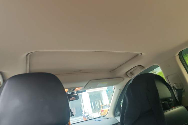 Used Mitsubishi Outlander 2019 2.4L 4x4 Zhi Xiang Edition 5 Seats China V Emission Standard Headliner