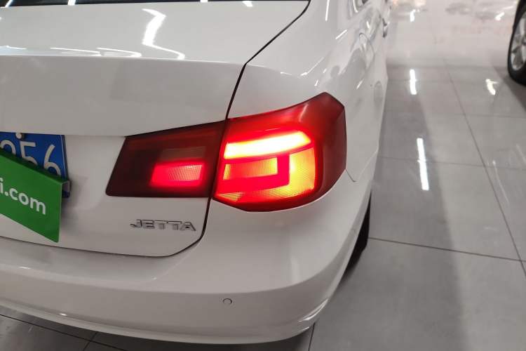 Used Volkswagen Jetta 2015 1.6L Manual Comfort Model Right Rear Taillight