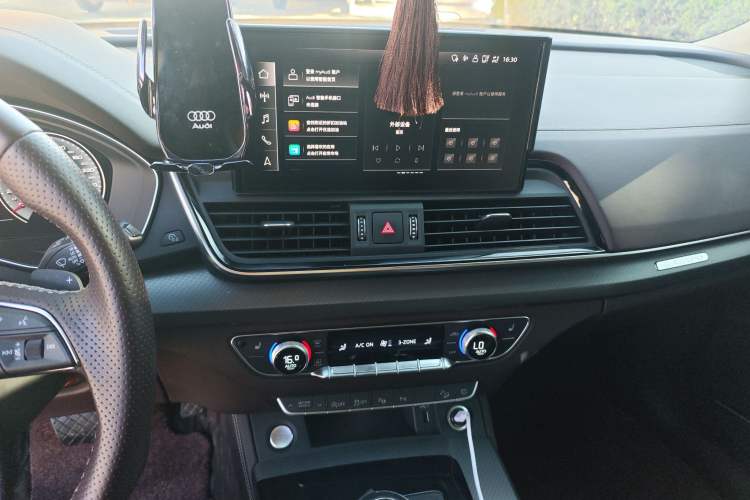 Used Audi Q5L 2022 Updated Version 45T Luxury Prestige Edition Audio And AC Panel