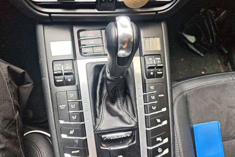 Used Porsche Macan 2018 Macan 2.0T Gear Lever