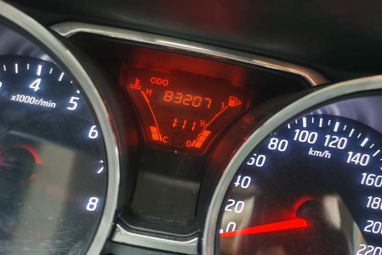 Used Nissan Livina 2013 Jingrui 1.6XL Manual Comfort Edition Odometer Close Up