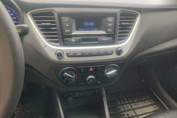 Used Hyundai Verna (new generation) 2016 1.4L Manual Cool Edition GLS Audio And AC Panel
