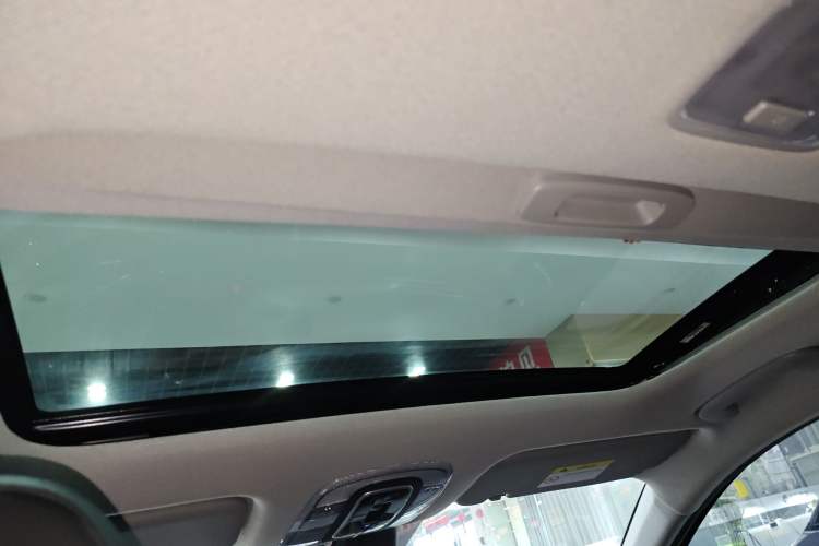 Used Hyundai Elantra 2022 1.5L CVT LUX Prestige Edition Headliner