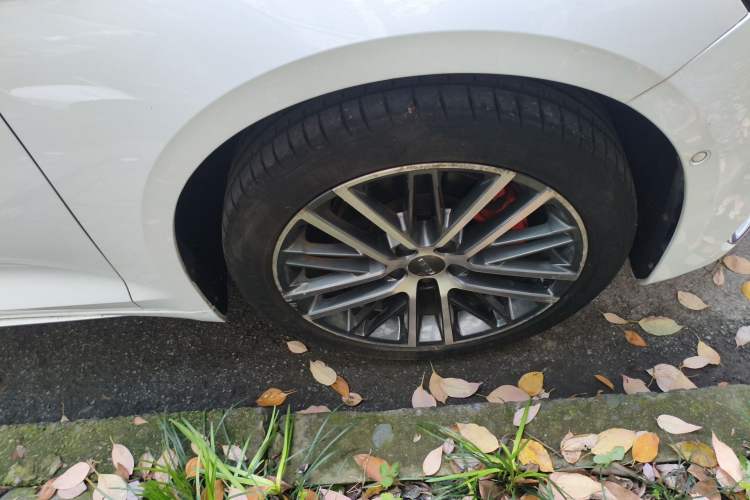 Used Geely Auto Preface 2021 Revised Version 2.0TD Luxury Edition Right Front Wheel Hub